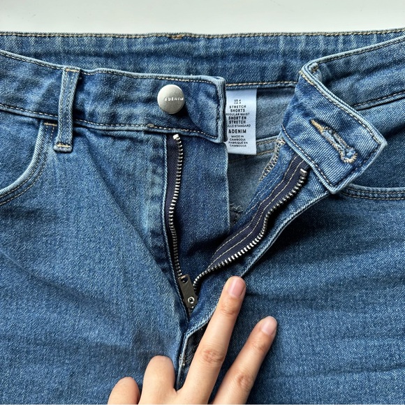 NWOT H&M Cuffed Denim Jean Short - Picture 4 of 9